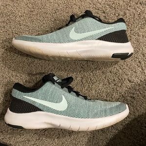 Nike Flex Experience RN size 7